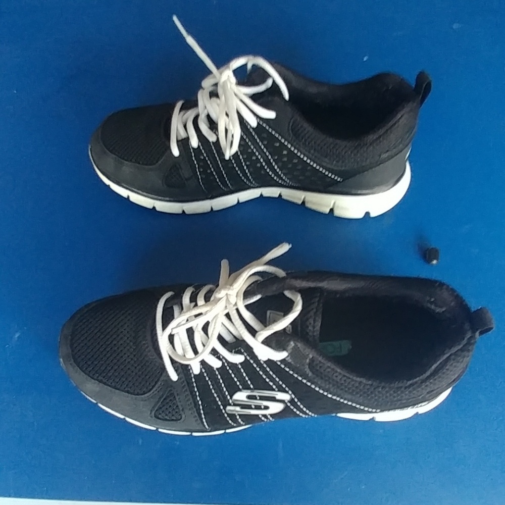 Women's Sketchers size 8